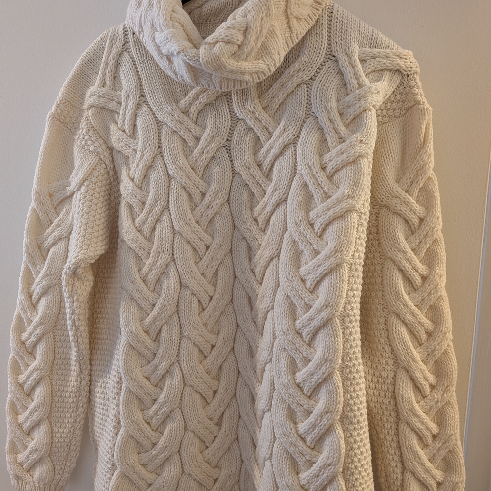 Cozy Cable-Knit Turtleneck Sweater - Cream